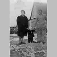 090-0103 Das Ehepaar Helmut und Meta Stadie mit Sohn Siegbert im Jahre 1943.jpg